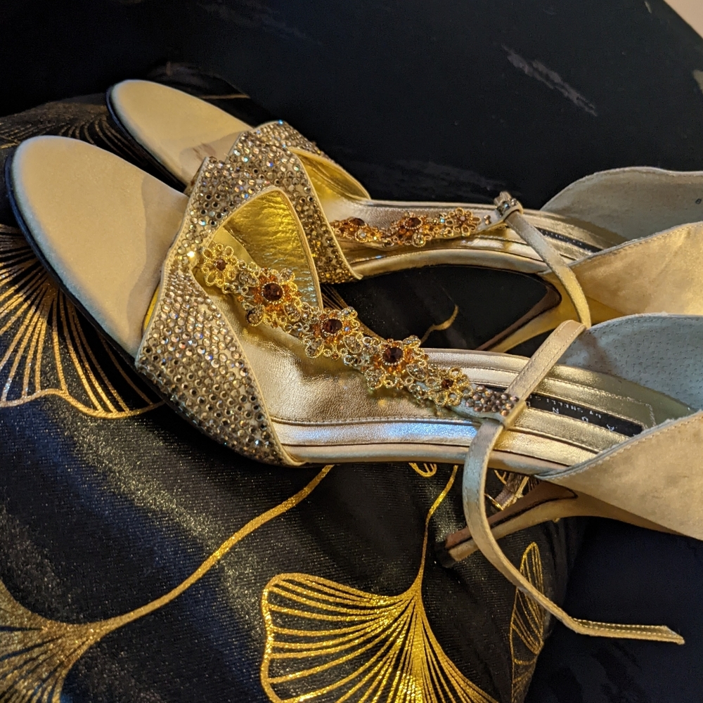 Gilded Gold Sandals! Laundry